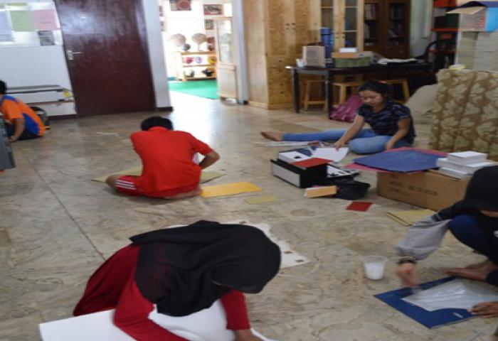 Bersama Anak Jalanan Kelola Limbah Kertas